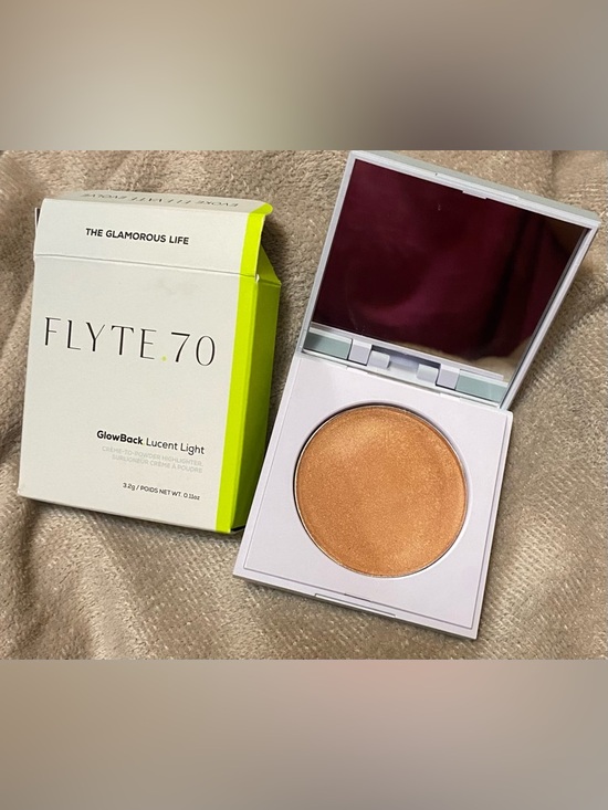 Flyte 70 Other - Flyte 70 Glow Back Cream to Powder Highlight The Glamorous Life